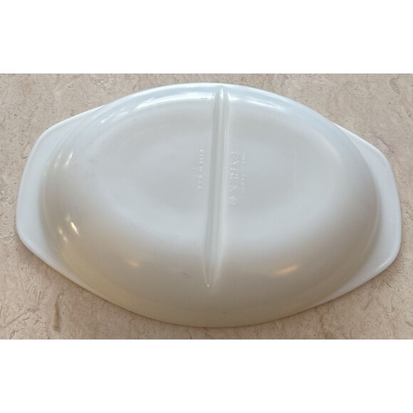 Vintage Pyrex 1063 Divided Milk Glass Dish 1.5 Qt. White - Picture 3 of 4